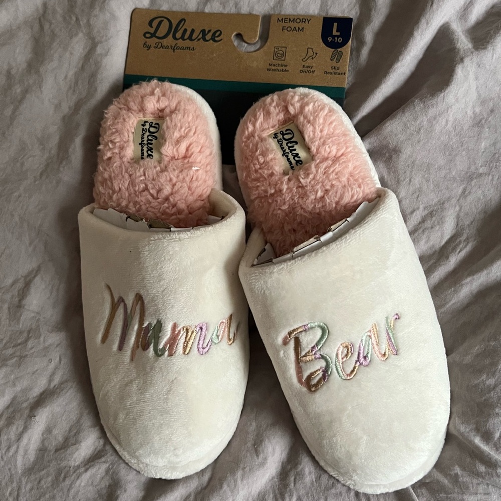 Dearfoams Deluxe Slippers - “Mama Bear”